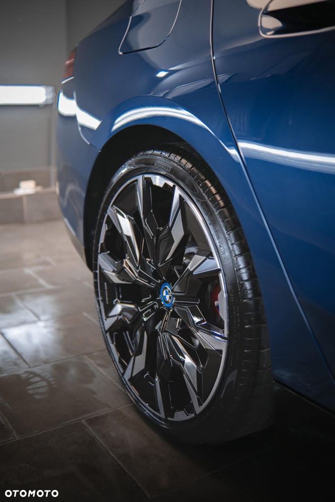 BMW Seria 5 550e xDrive PHEV M Sport - 5