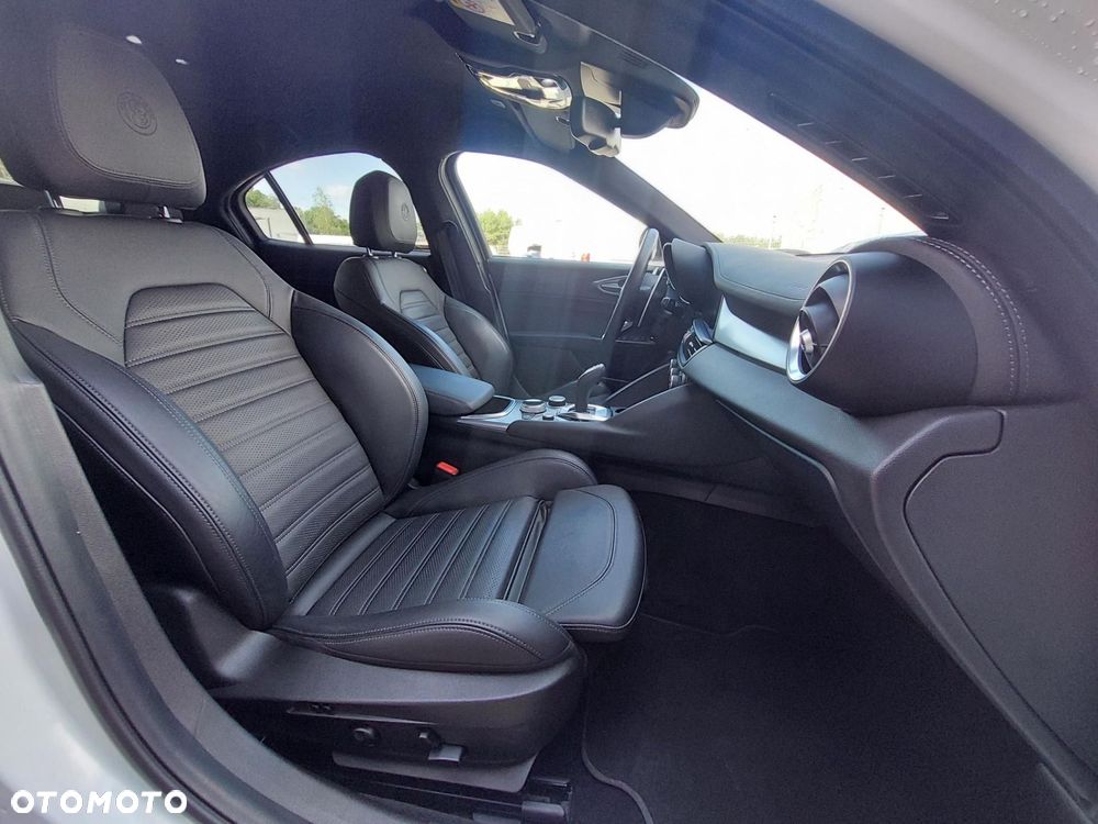 Alfa Romeo Giulia 2.0 Turbo Veloce Q4 - 12