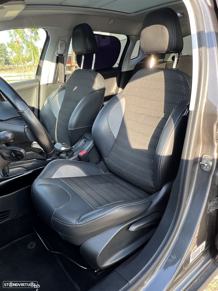 Peugeot 2008 1.2 PureTech Allure EAT6 - 10