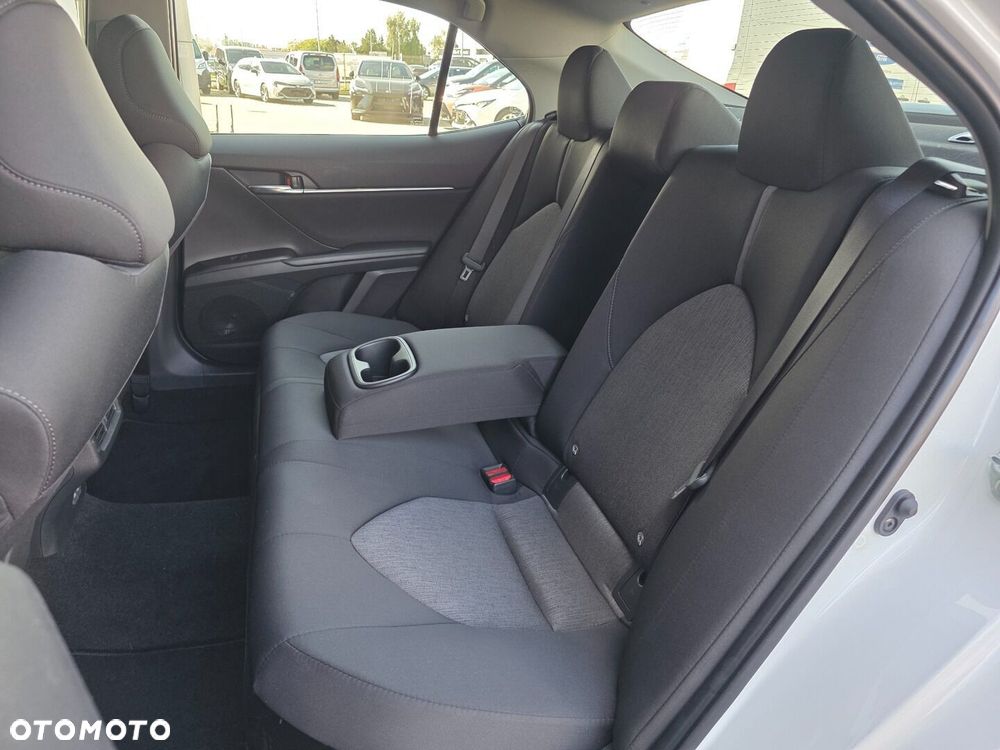 Toyota Camry 2.5 Hybrid Comfort CVT - 18