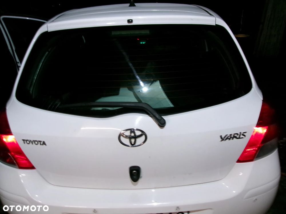 KLAPA TYŁ SZYBA TOYOTA YARIS II  05-11  068 - 1