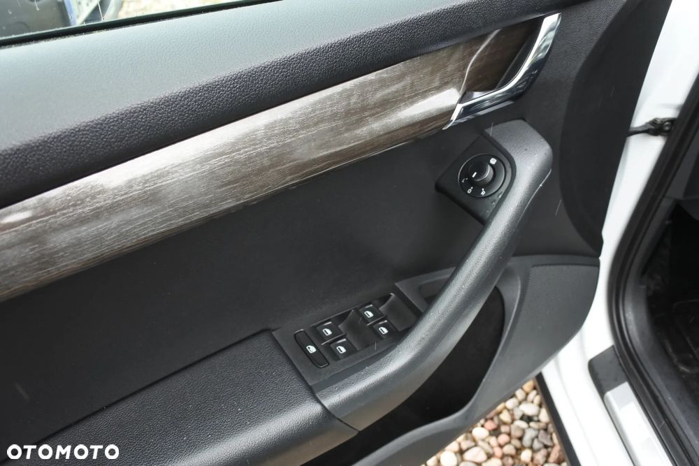 Skoda Octavia Scout 2.0 TDI 4x4 DSG - 25