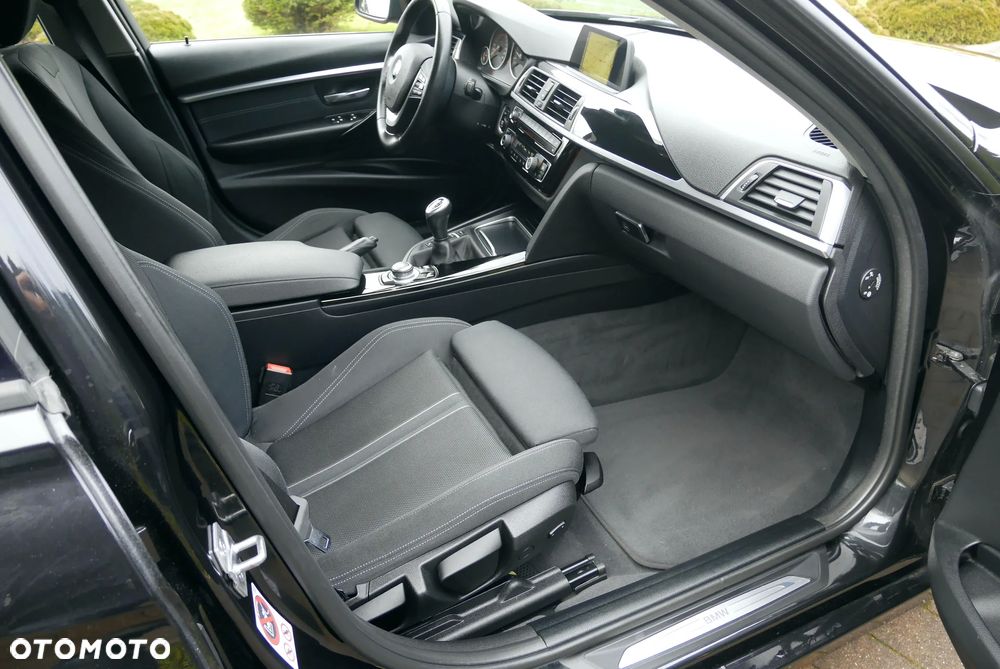 BMW Seria 3 318d Sport Line - 15
