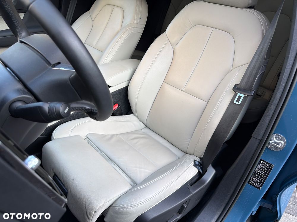 Volvo XC 40 B3 B DKG Ultra Black Edition - 9