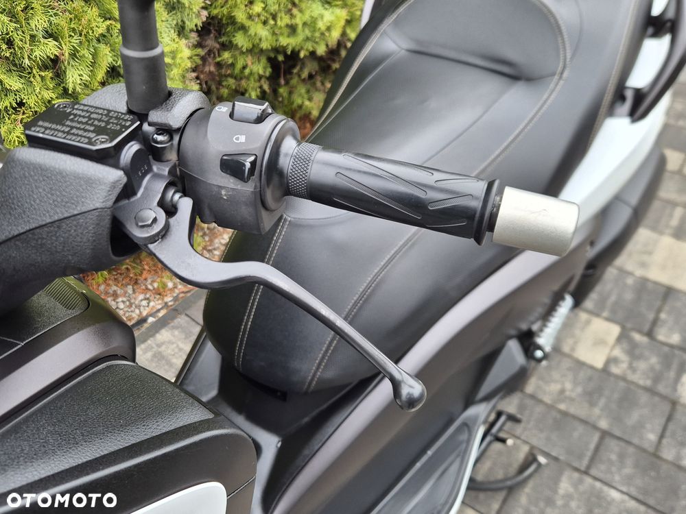 Yamaha X-max - 19