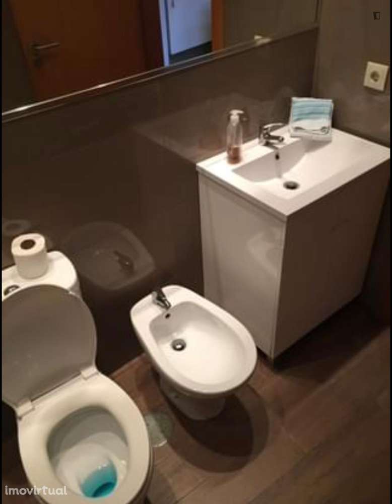 Quarto - localizado em São Mamede de Infesta Porto - Grande imagem: 5/6