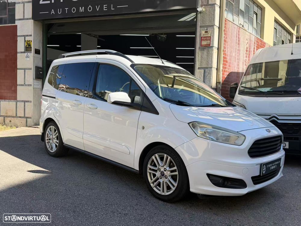 Ford Tourneo Courier 1.5 TDCi Titanium - 4