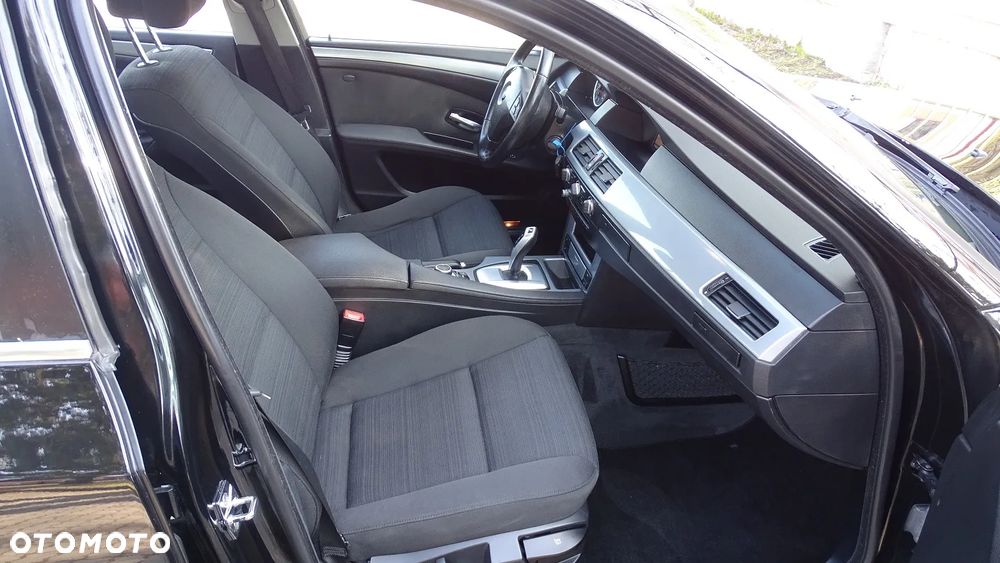 BMW Seria 5 525d - 12