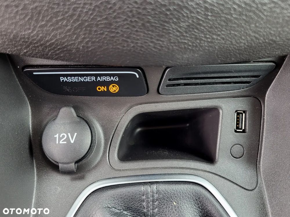 Ford Tourneo Courier 1.0 EcoBoost S&S Titanium - 19