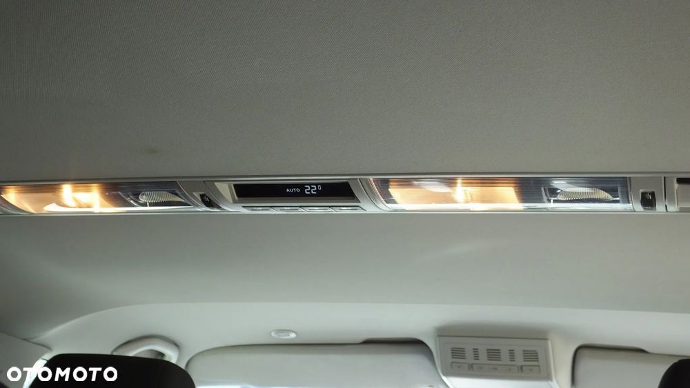 Volkswagen Caravelle - 13