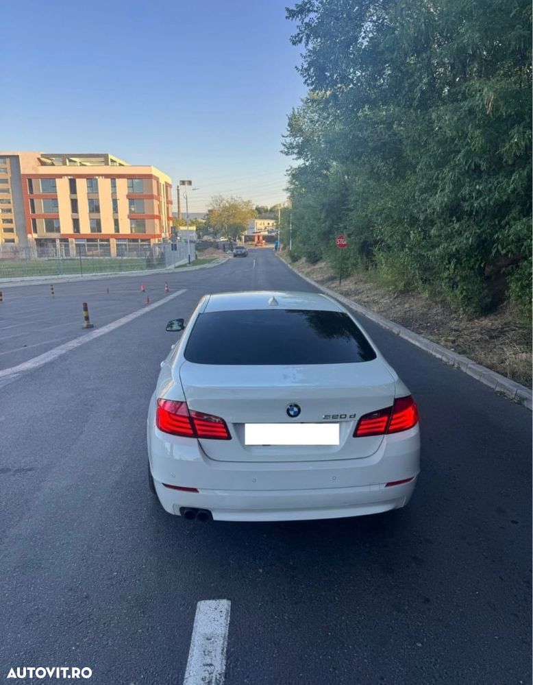 BMW Seria 5 520d Touring - 4