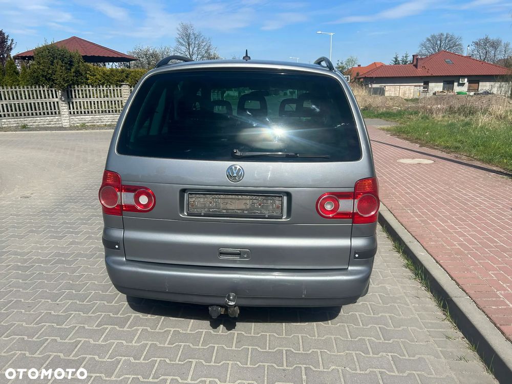 Volkswagen Sharan 1.9 TDI Comfortline - 4