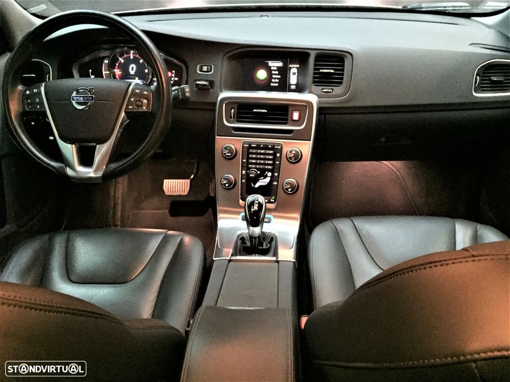 Volvo V60 D6 Plug-In-Hybrid AWD Geartronic Momentum - 8