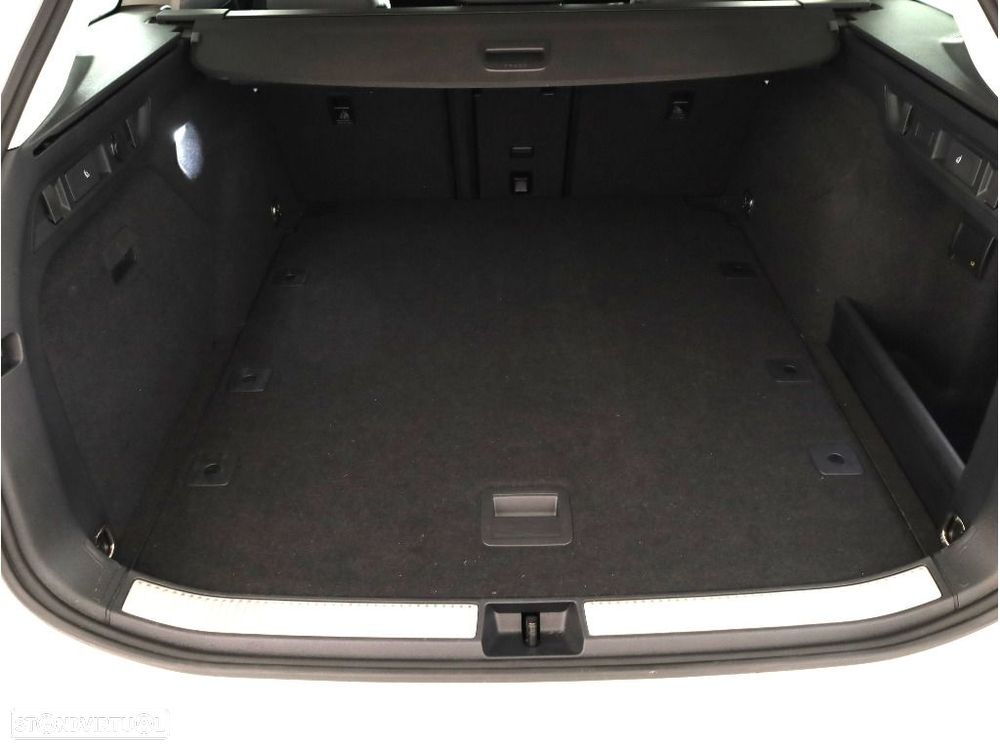 VW Passat Variant 2.0 TDI Business DSG - 18