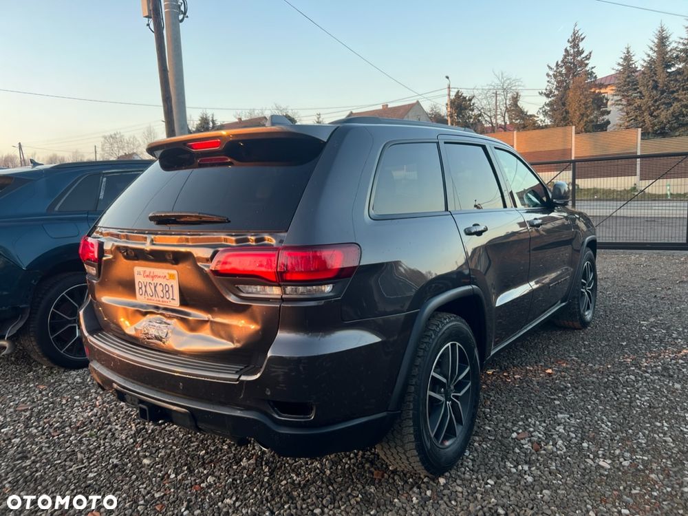 Jeep Grand Cherokee - 23