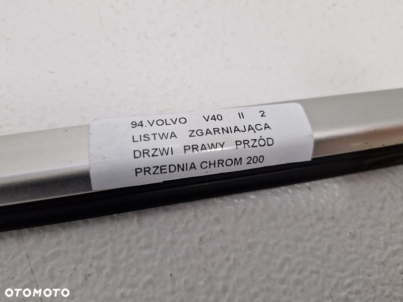 VOLVO V40 II 2 LISTWA ZGARNIAJĄCA DRZWI PRAWY PRZÓD PRZEDNIA CHROM - 4