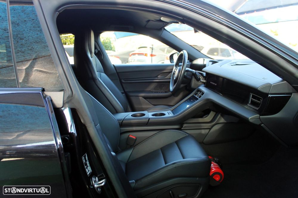 Porsche Taycan Cross Turismo - 47