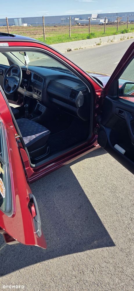 Volkswagen Golf 1.6 GL - 16