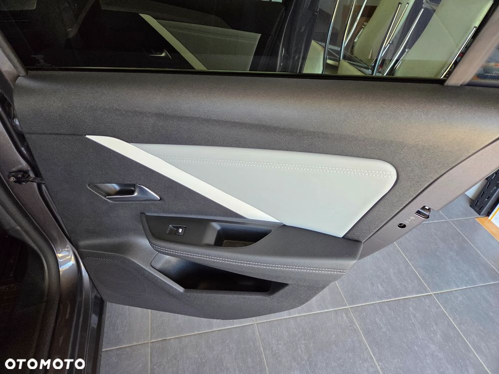 Opel Astra 1.2 T Elegance S&S - 22