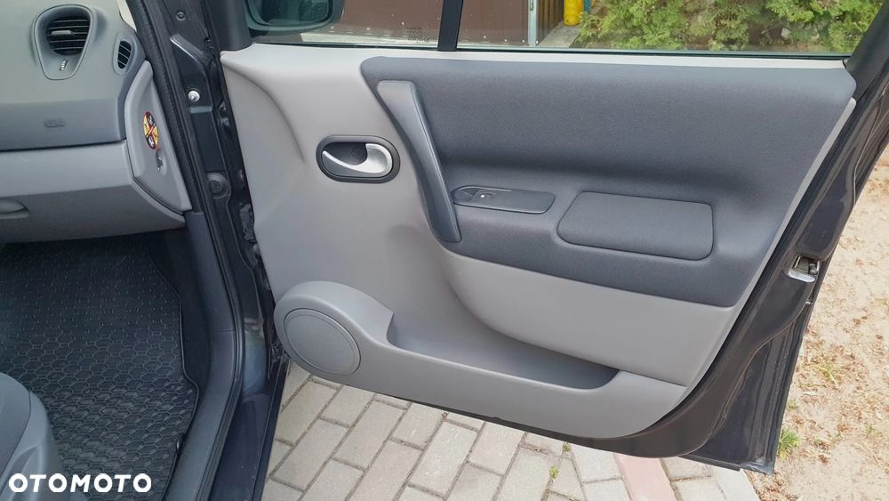 Renault Scenic 1.6 16V Authentique - 15