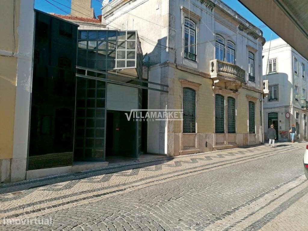 Edifício com R/C e 1º Andar da banca destinado a serviços situado na z - Grande imagem: 2/9