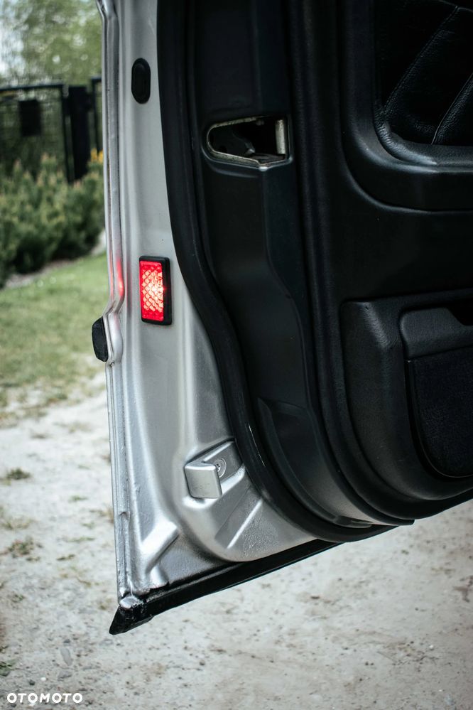BMW Seria 7 - 32