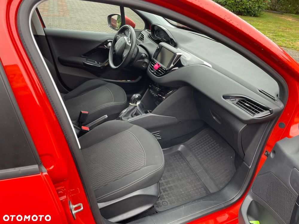 Peugeot 208 - 11