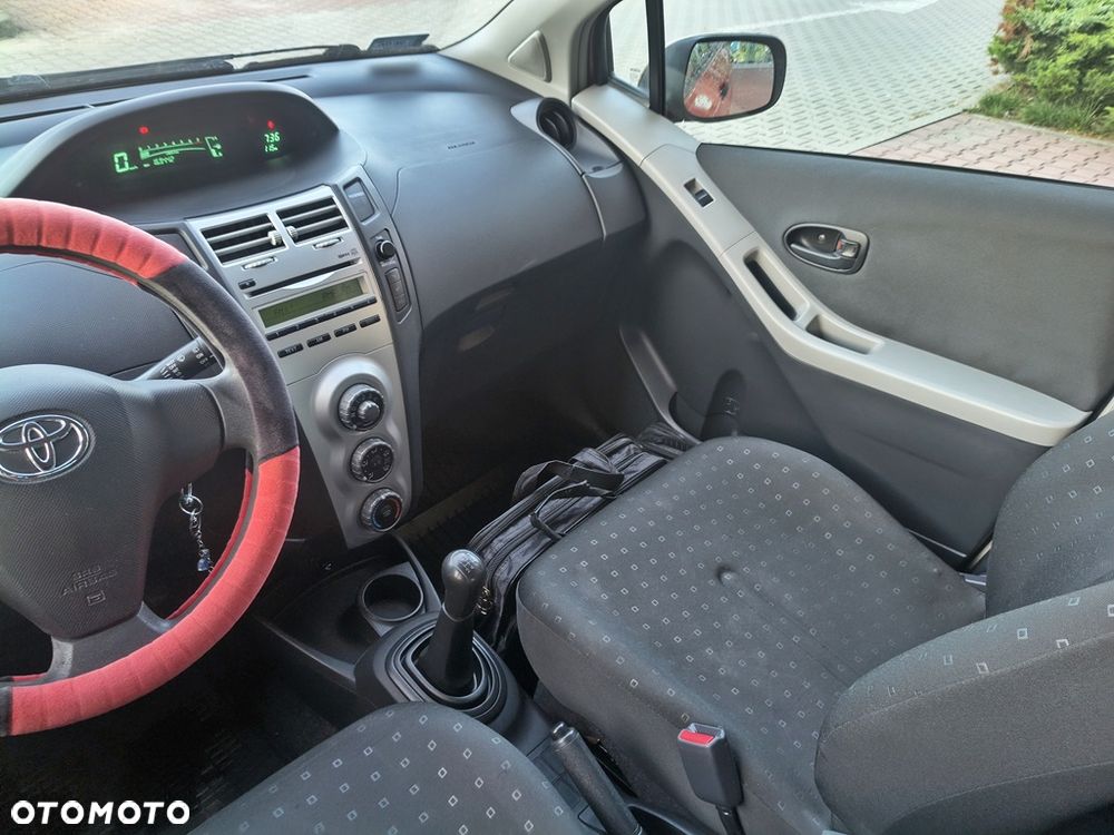 Toyota Yaris 1.0 VVT-i Team - 25