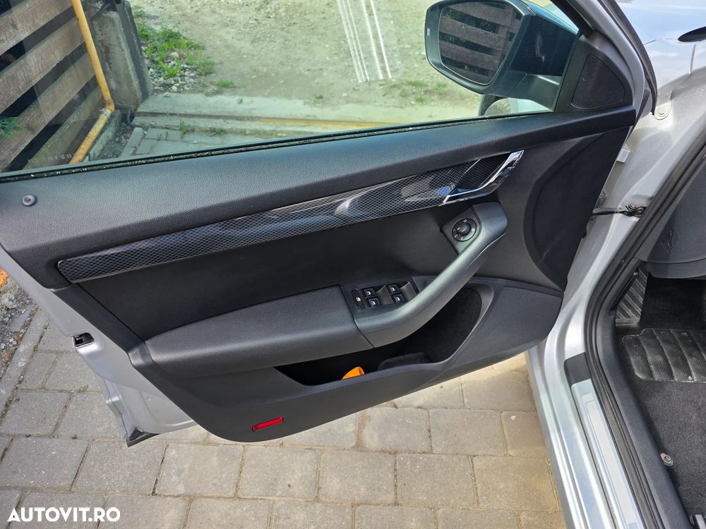 Skoda Octavia 2.0 TDI DSG RS - 15
