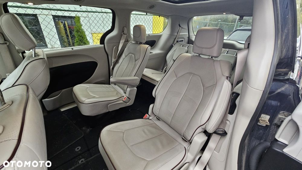 Chrysler Pacifica - 10