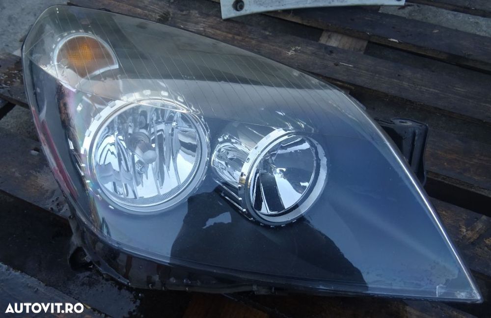 Far dreapta Opel Astra H din 2004 volan pe stanga - 1