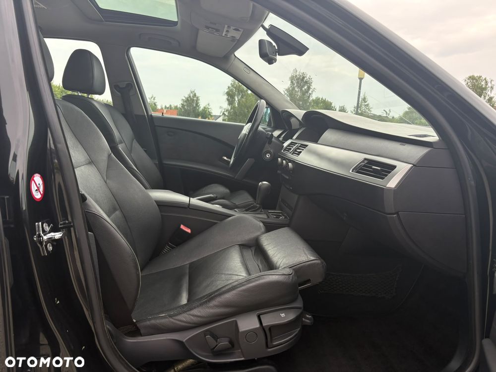 BMW Seria 5 525d - 26