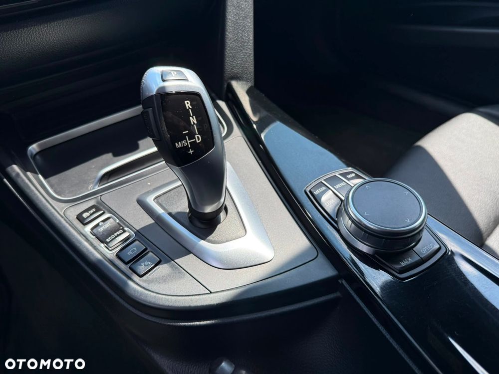 BMW Seria 3 320i GPF xDrive - 22