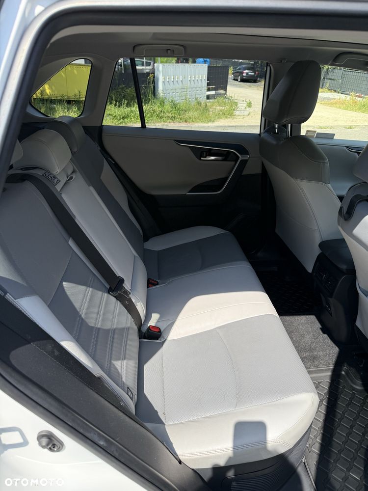 Toyota RAV4 - 6