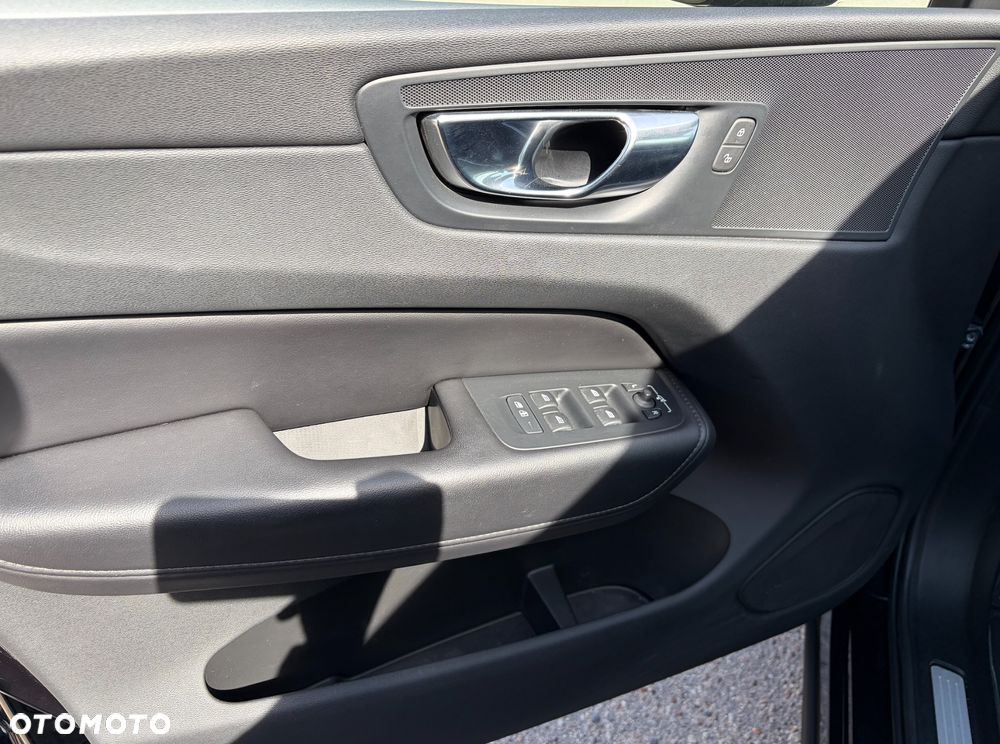 Volvo XC 60 B4 D AWD Core - 21