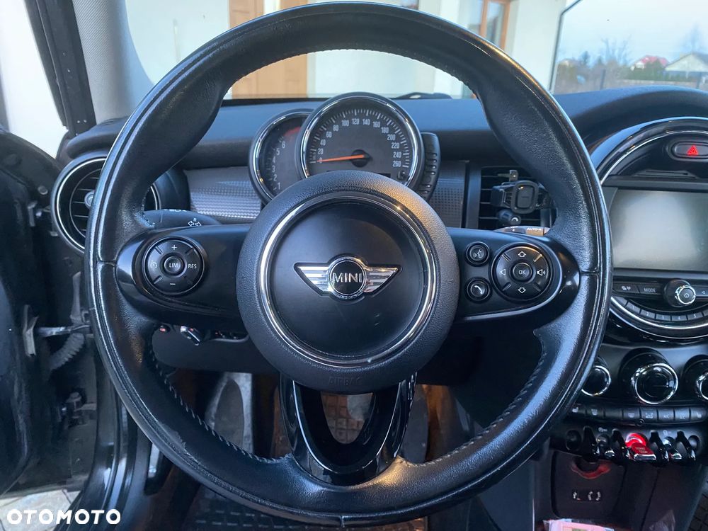 MINI Cooper Essential Trim - 14