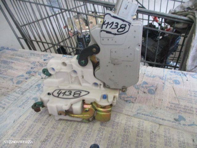 Fecho A2979 NISSAN PRIMERA P11 1999 FD 6 Pinos NISSAN PRIMERA 2 GT 1997 2.0I 150CV 4P CINZA FD 6 PINOS - 1