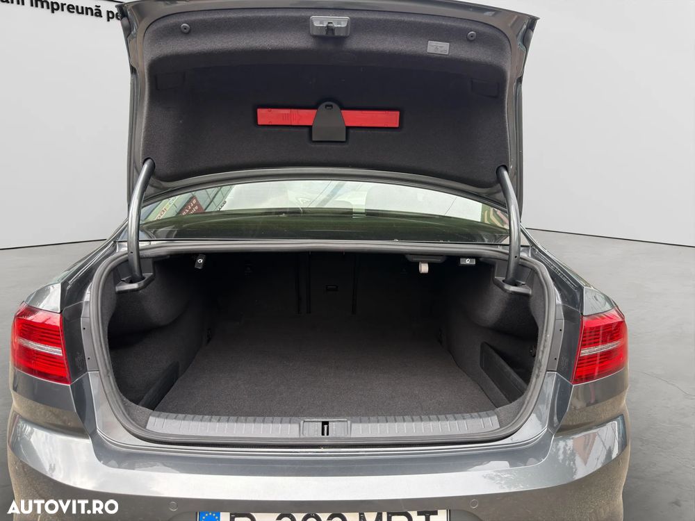 Volkswagen Passat - 13