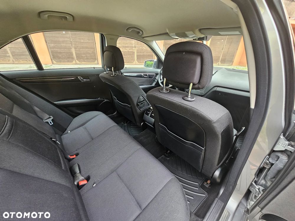 Mercedes-Benz Klasa C 180 Kompressor BlueEFFICIENCY - 23