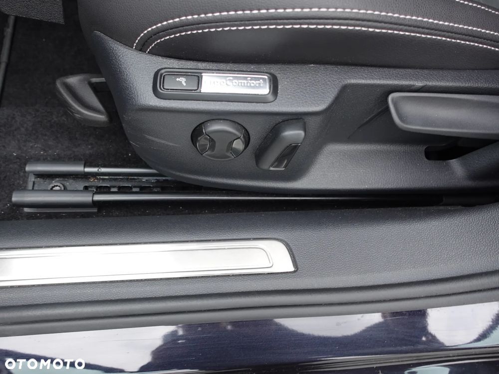 Volkswagen Passat 2.0 TDI SCR DSG Elegance - 8