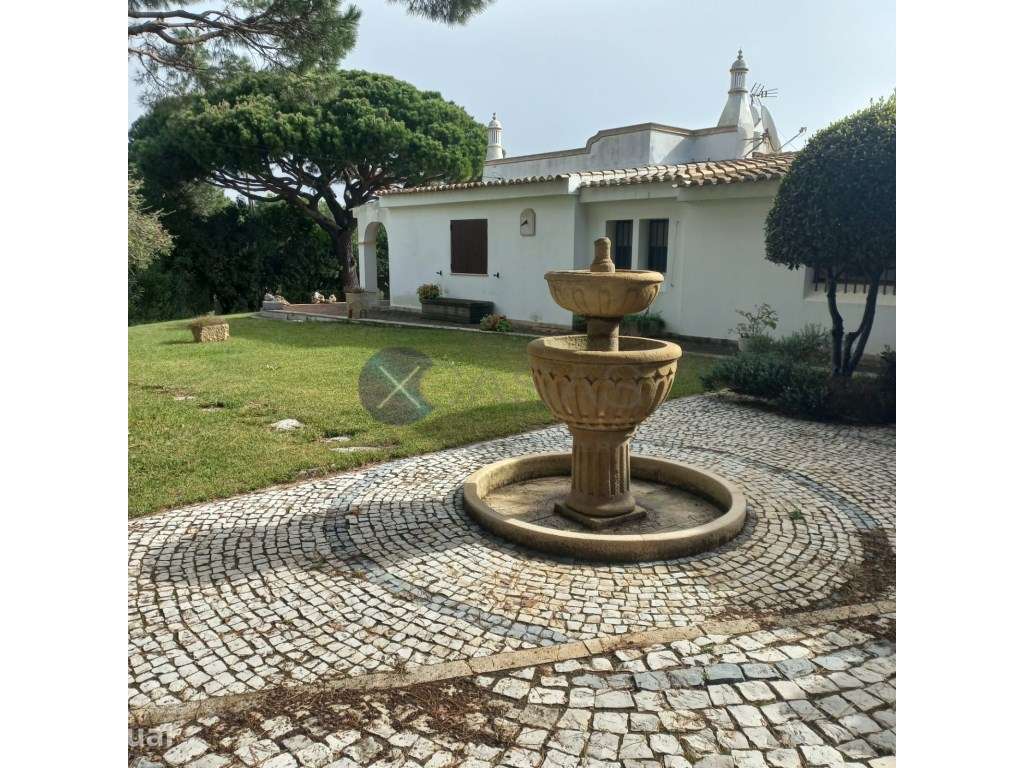 Excelente Moradia térrea com lote de 1670 m2 , com piscina e acesso... - Grande imagem: 3/60
