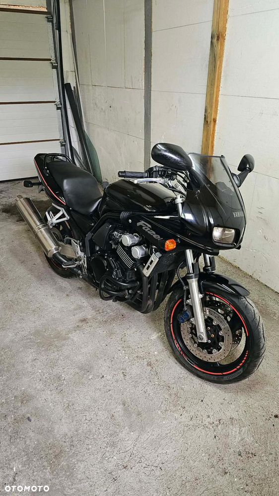 Yamaha FZS - 1