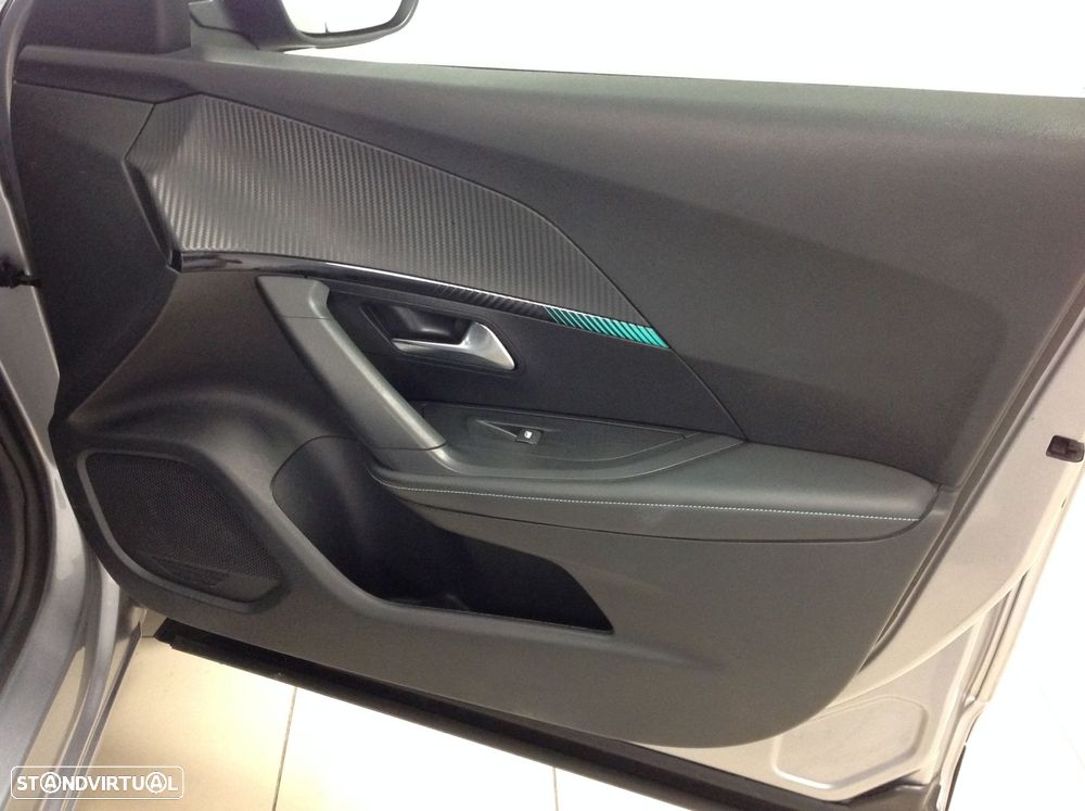 Peugeot 2008 1.2 PureTech Allure EAT8 - 27