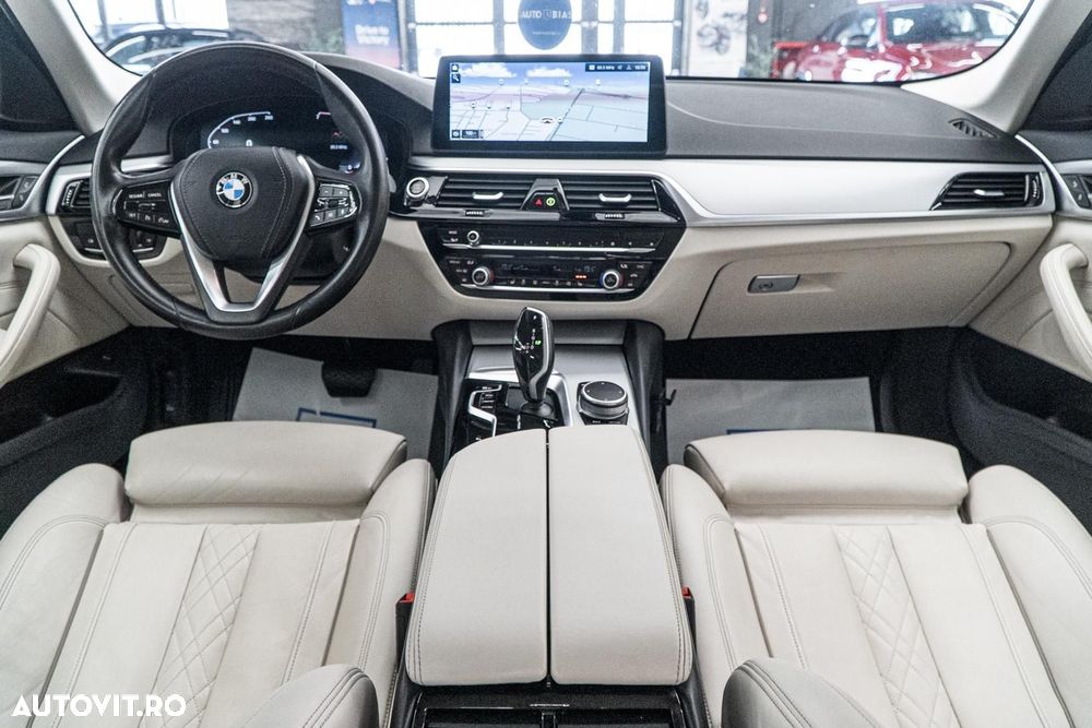 BMW Seria 5 520i Aut. Luxury Line - 37