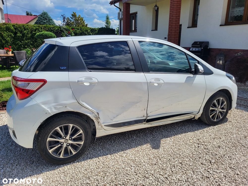 Toyota Yaris 1.5 Premium - 11