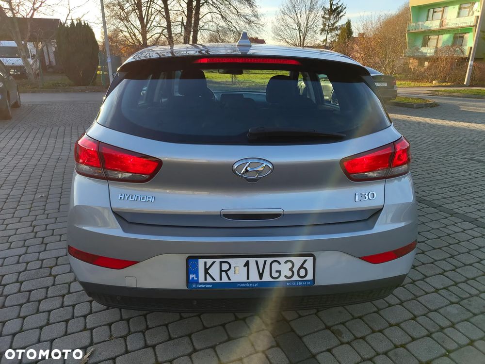 Hyundai i30 1.5 DPI Classic + - 5