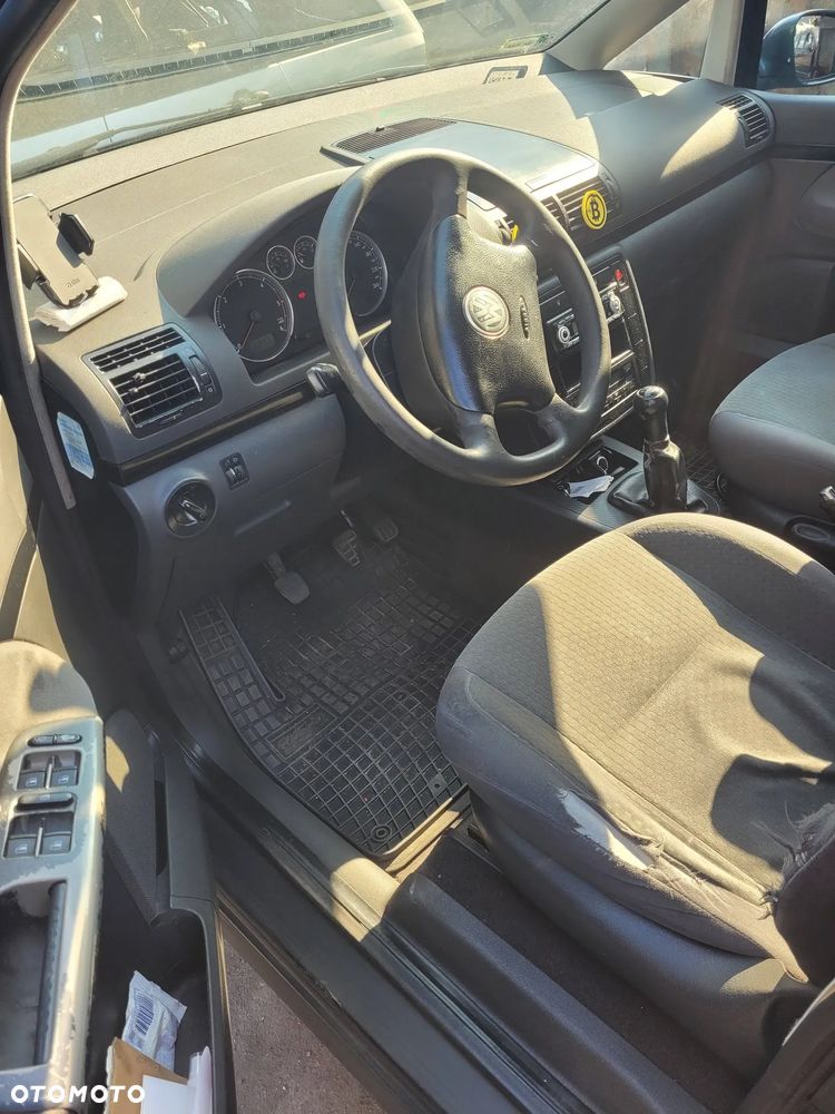 Części- Volkswagen Sharan Pojemność: 1896 Moc: 96 kW Rok: 2004 Diesel - 5