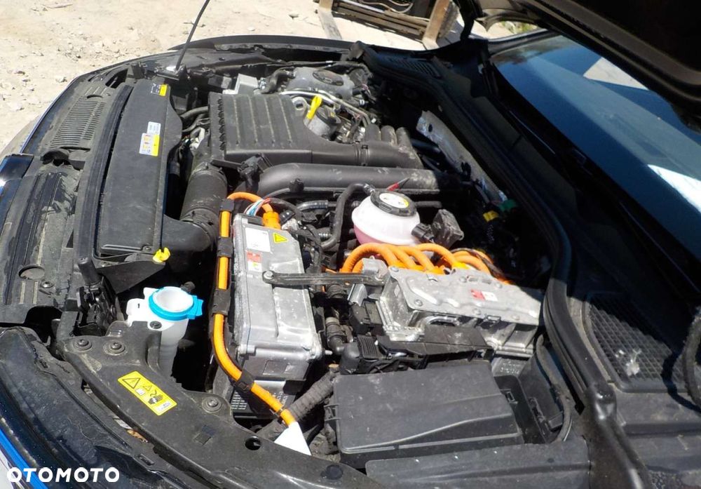 Volkswagen Golf - 6