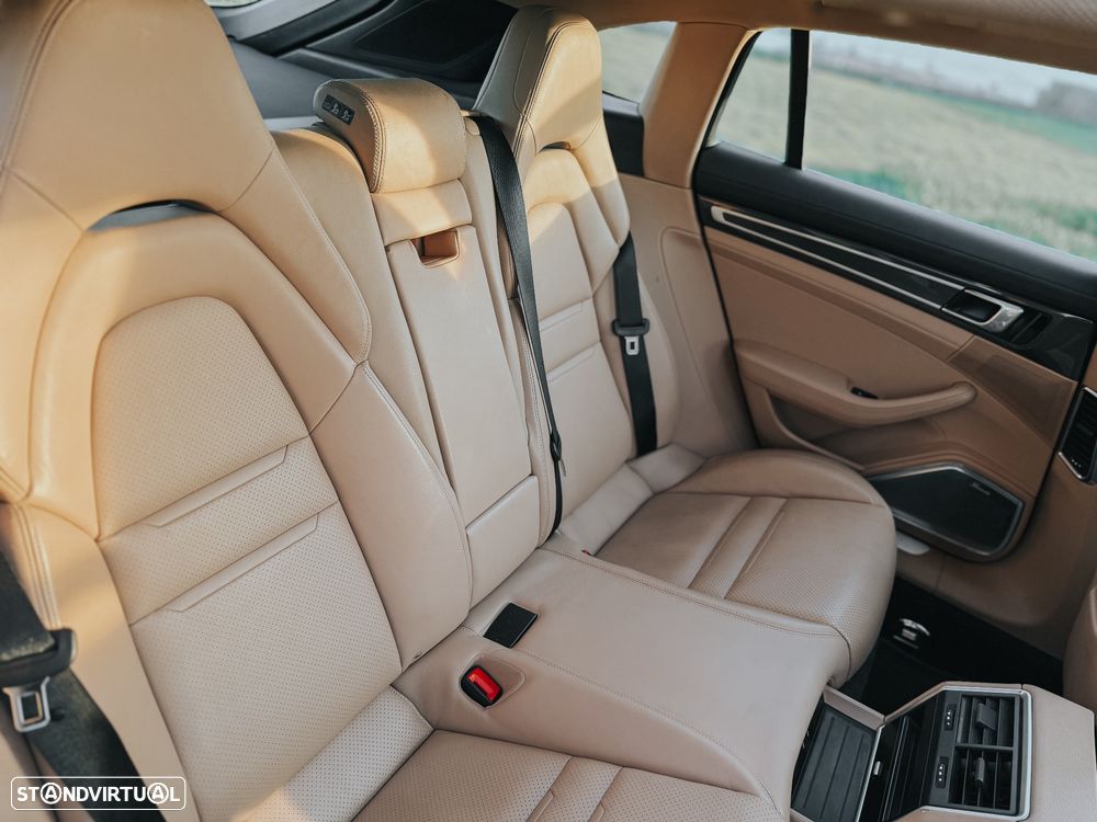 Porsche Panamera Sport Turismo - 24