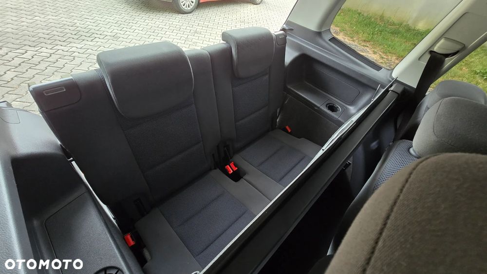 Volkswagen Touran - 13